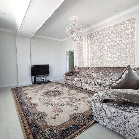 Prestigious Apartment In 비슈케크 외부 사진