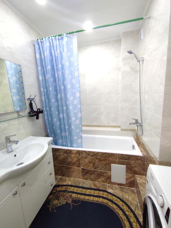 Prestigious Apartment In 비슈케크 외부 사진